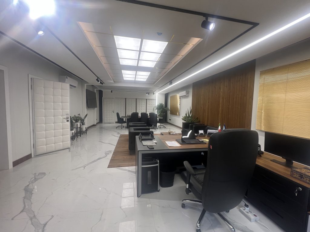 طراحی واجرای ساختمان مرکزی 1 (سازه، ساندویچ پنل، دکوراسیون داخلی، برق) دفاتر