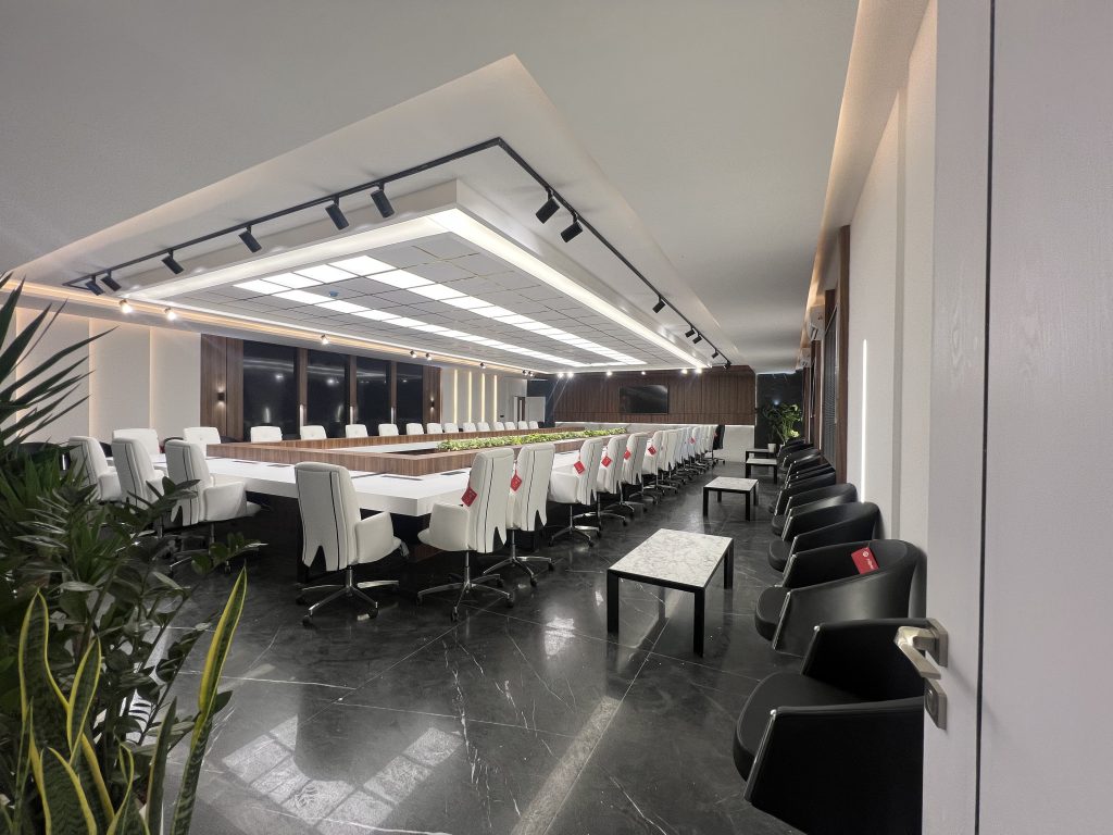 طراحی واجرای ساختمان مرکزی 1 (سازه، ساندویچ پنل، دکوراسیون داخلی، برق) سالن جلسات