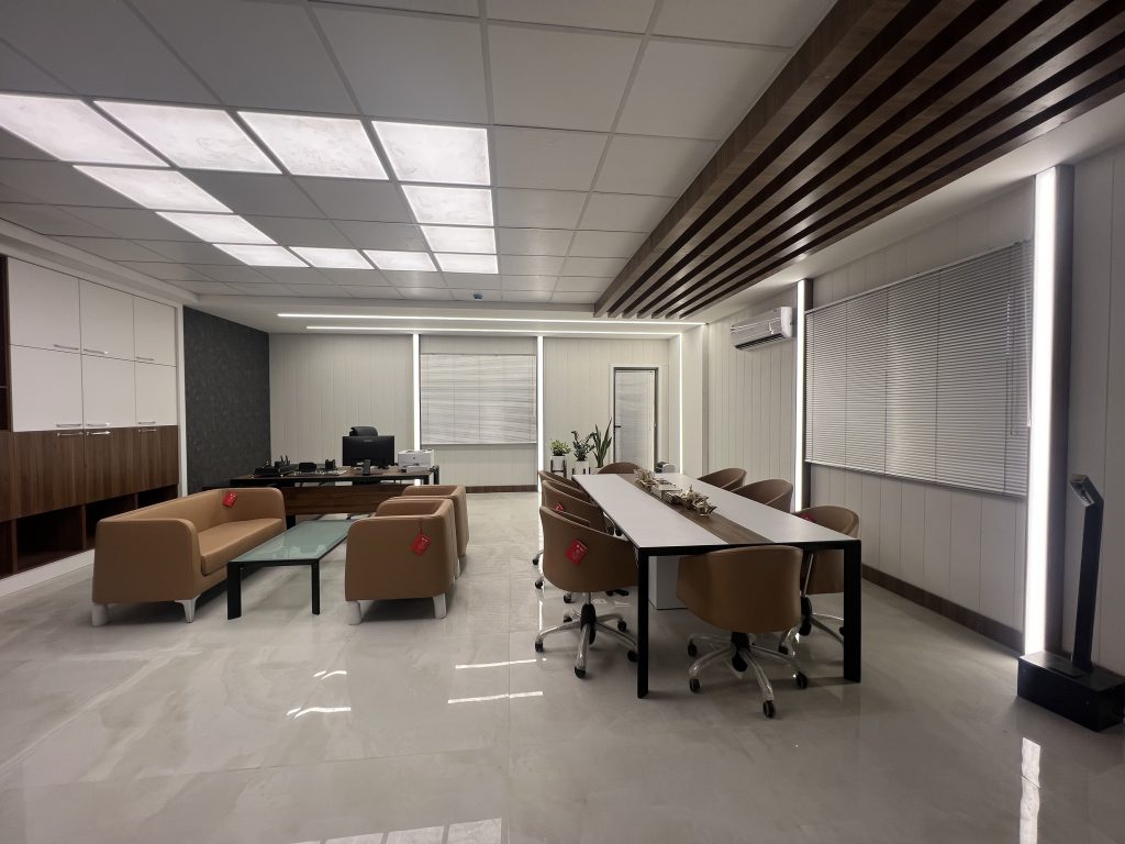 طراحی واجرای ساختمان مرکزی 1 (سازه، ساندویچ پنل، دکوراسیون داخلی، برق) دفاتر