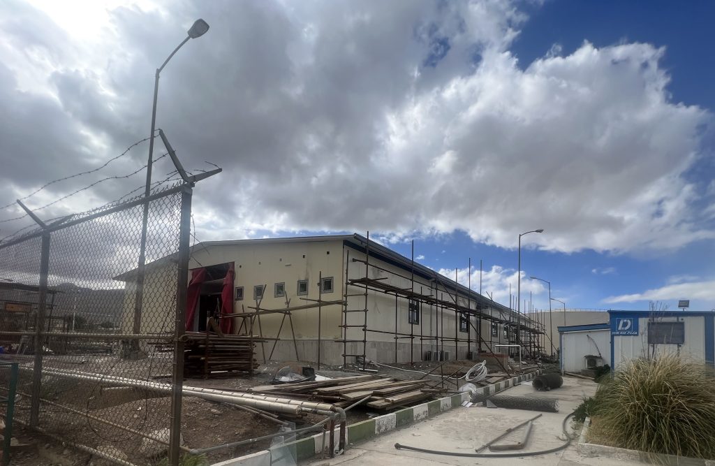 طراحی و اجرای ساختمان مهندسی (سازه، ساندویچ پنل، دکوراسیون داخلی، برق)